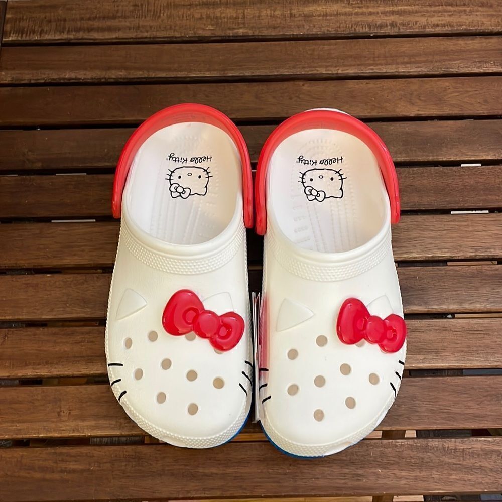 NWT Crocs Hello Kitty Clog Women Size 9 Men Size 7